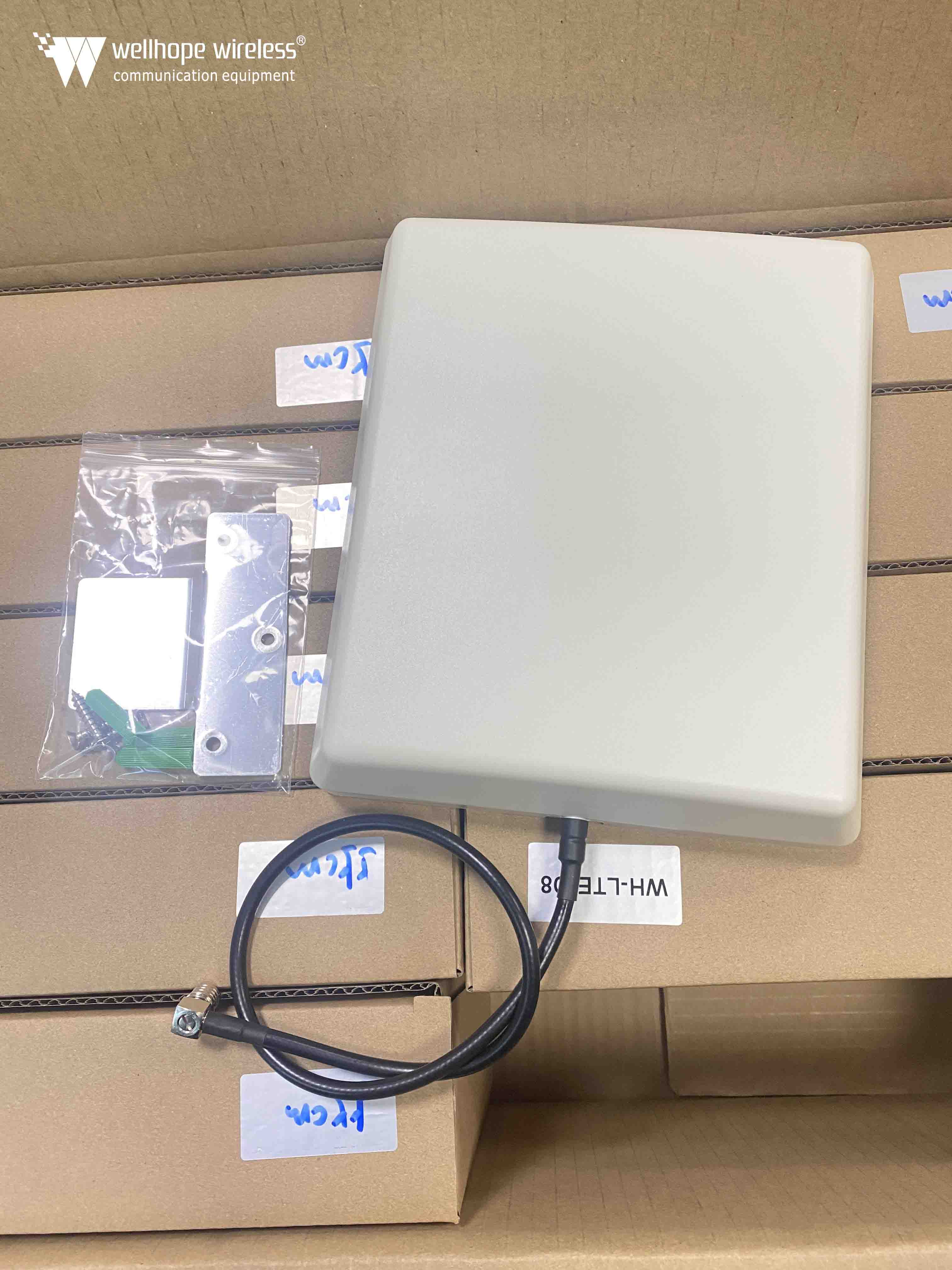 2021-11-22 4G patch panel anten R223 kablosu QMA konektörü WH-LTE-D8 hazır